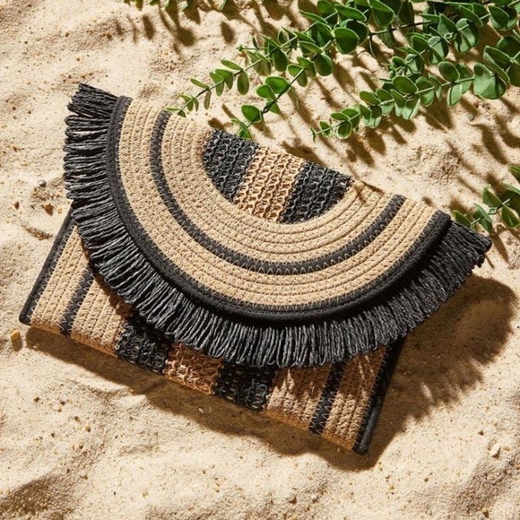 Jenny Louise Boutique Handbags - Dual-Color Straw Woven Fringe Clutch Purse